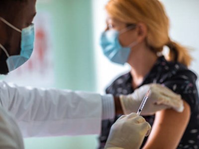 Vaccinazione Covid 19 su una paziente