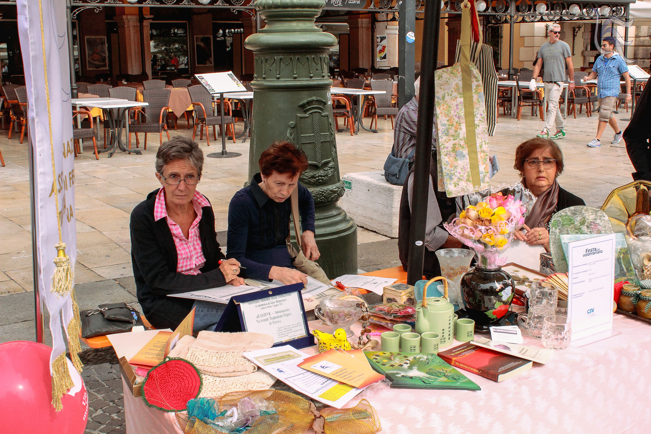 Banchetto dell'Associazione Trapiantati di Fegato Verona ODV alla Festa del Volontariato 2013